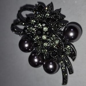 Elegant Silvery Pearls Rhinestone/Crystal Brooch